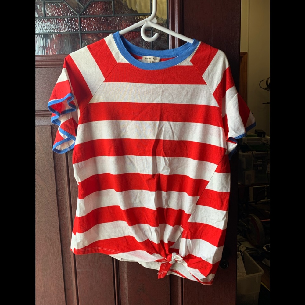 Short sleeve shirt with knot on side